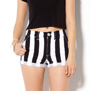Best Deals for Black And White American 